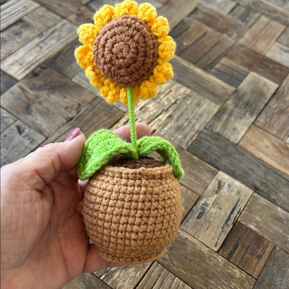 Crochet Sunflower Pot 6 1/2” High - Picture 4 of 6